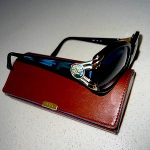 NEW-Black Valentino V 668 130 130 Gold Logo Sunglasses Made In ITALY ..Case.